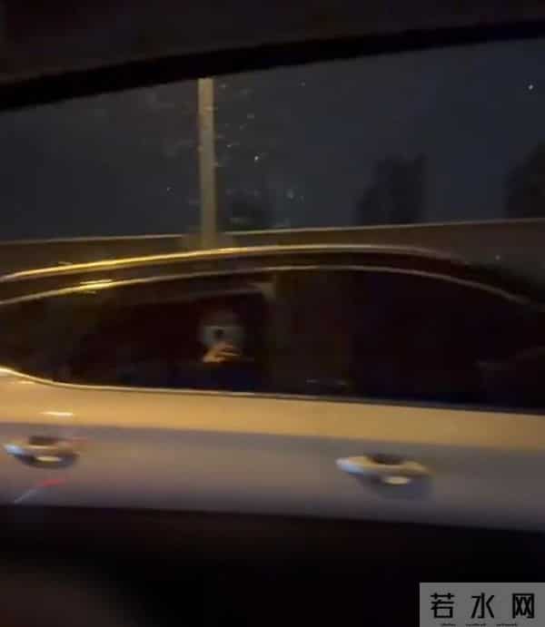 歌手汪苏泷将不再于任何场合接收信件,工作室发文谴责私生饭:长期蹲守、进酒店偷拍等行为严重侵犯艺人隐私