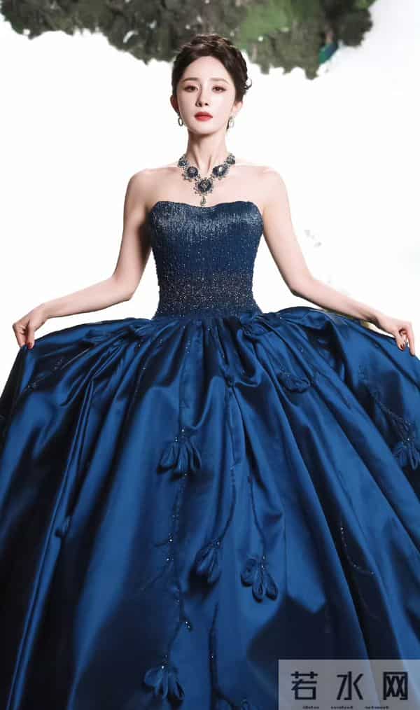 杨幂——蓝色抹胸长裙,太美了