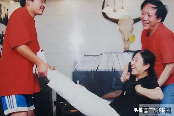 牛群:一路好好走!55岁为自证清白裸捐,58岁妻离子散,今如何?