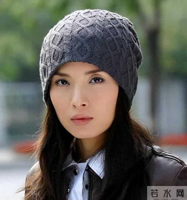 她26岁成双料影后,二婚嫁靳东高龄生下两子,今48岁美得自信从容