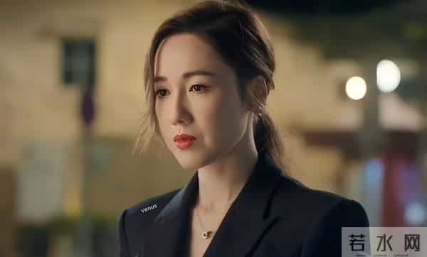 她曾是富家女,破产后选美出道,苦熬多年成主角,爱情事业双得意