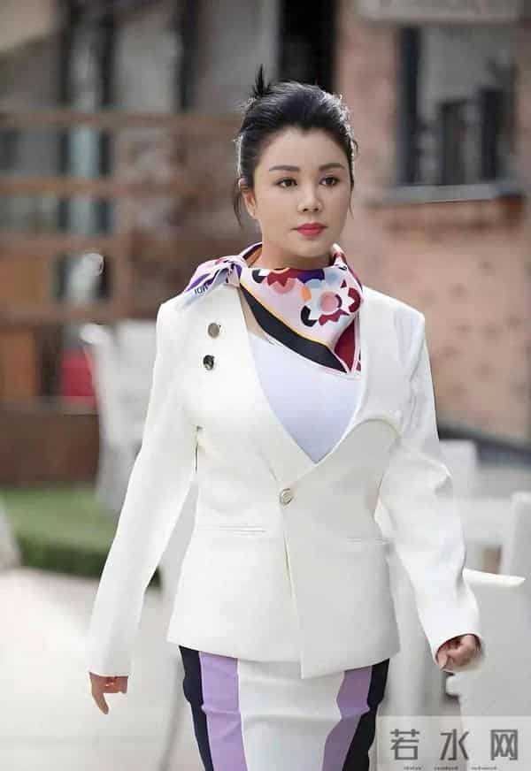 19岁嫁豪门，20岁生儿子，月子没坐完就逃离豪门，如今过得如何了