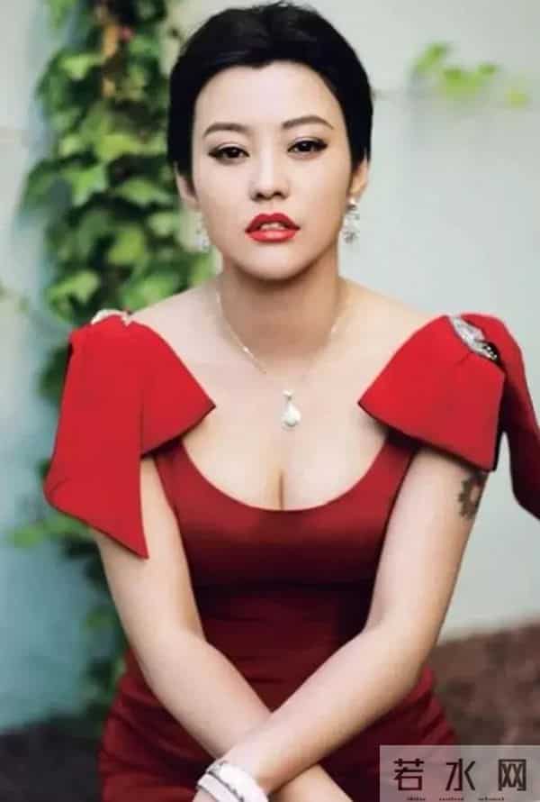 郝蕾破防发朋友圈嘲讽?辛芷蕾正面硬刚,李光洁当年还是太体面了