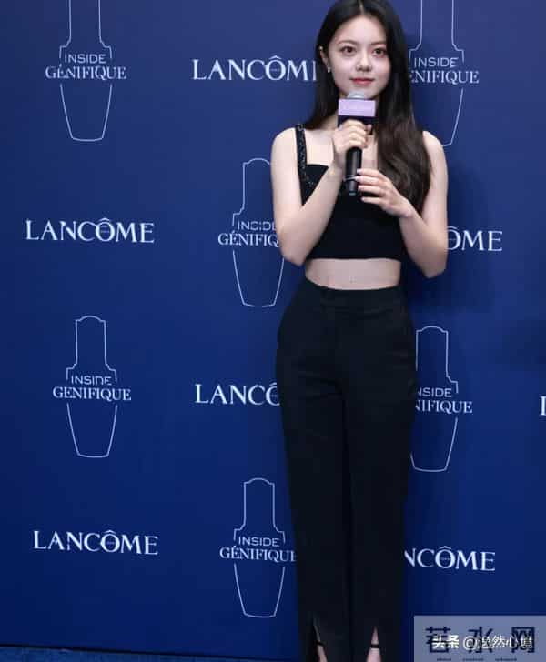 赵今麦这一套又美又飒,越来越漂亮了