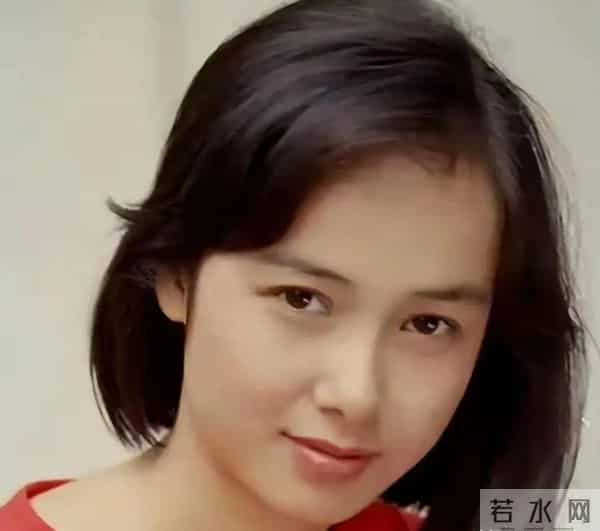 蒋雯丽59岁英国低调生活曝光：昔日女神瘦老憔悴，岁月不饶人