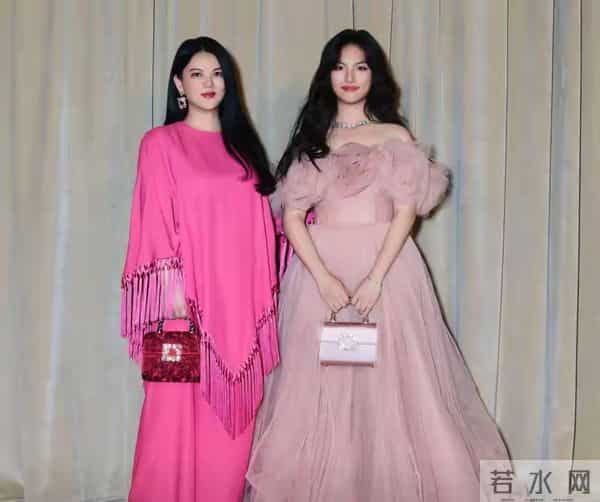 李湘回娘家，客厅大得像酒店大堂，无声中又炫了一把让人羡慕！