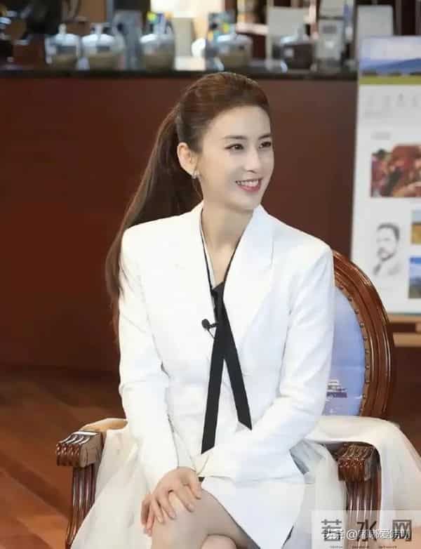 离婚后的黄圣依也太惊艳了吧,光芒耀眼到藏不住,状态好到发光