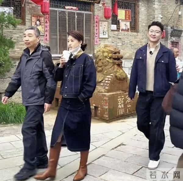 张蕾46岁逛街像30岁，主持人这保养功夫，时间都嫉妒得想办会员卡