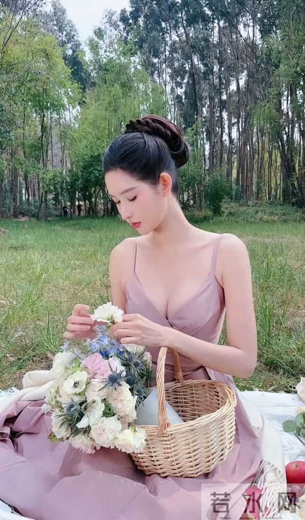 王玉雯，人面桃花具象化了～