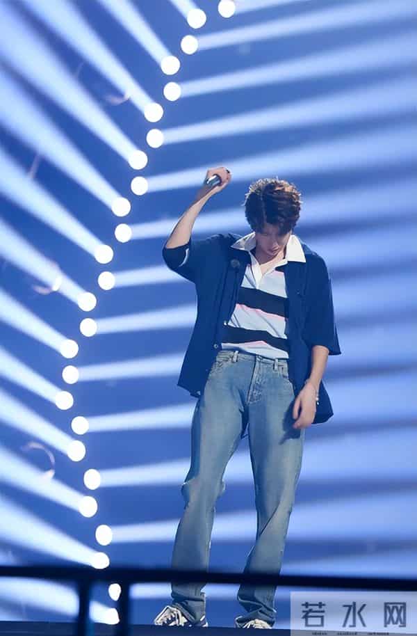 一场生日，戳穿25岁王源江湖地位，易烊千玺确实一个字都没说错