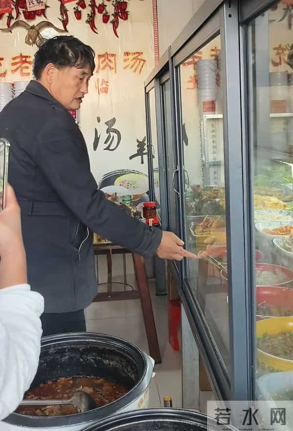 钱再多有什么用？56岁大衣哥开始走下坡路，背后真相太现实