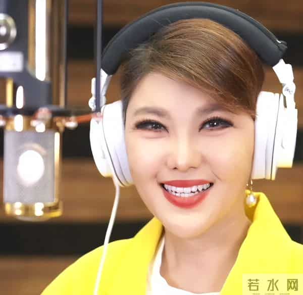 “躲汉子”乌兰图雅:从央视力捧到网友群嘲,42岁再陷陷桃色新闻