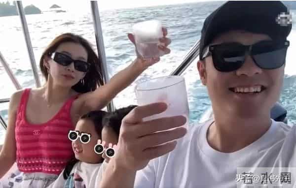 和陈赫离婚10年后,晒出情侣泳装照的许婧,没给前夫留一点体面