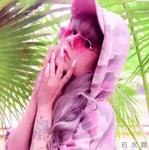 吴卓林的妻子罕见露面，7年不回家改变很大，打扮靓丽生活变好了