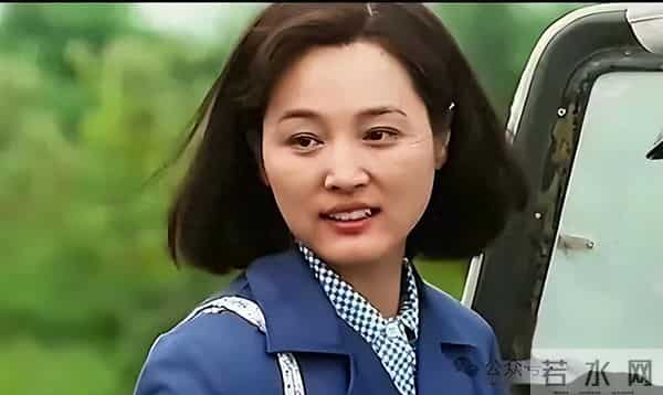 《父母爱情》没想到这俩是真夫妻，恩爱40年无绯闻，儿子也不简单