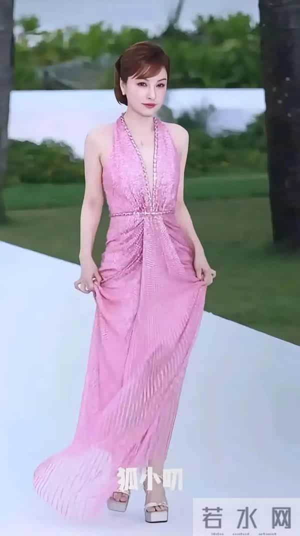 吴昕这容整得好成功 起码年轻了20岁 娇美红润的圆脸 美得像换了个人