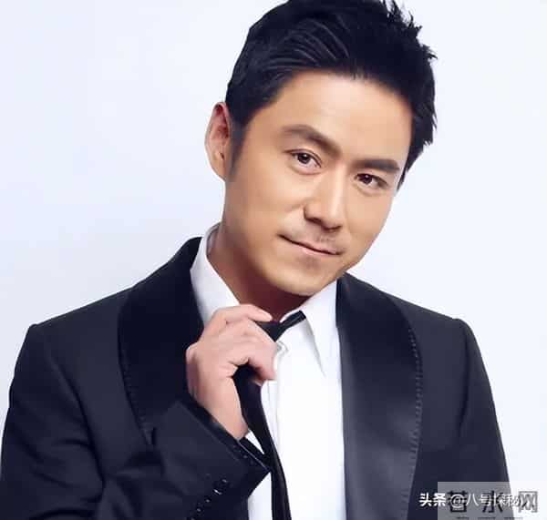 他生于山东,长于台湾,成名于新加坡,娶小14岁妻子愿恩爱到老