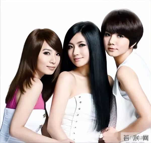 凤凰传奇的44岁玲花，怕是走上了玖月奇迹王小玮的“老路”