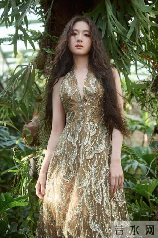 李兰迪,长开了,也长大了