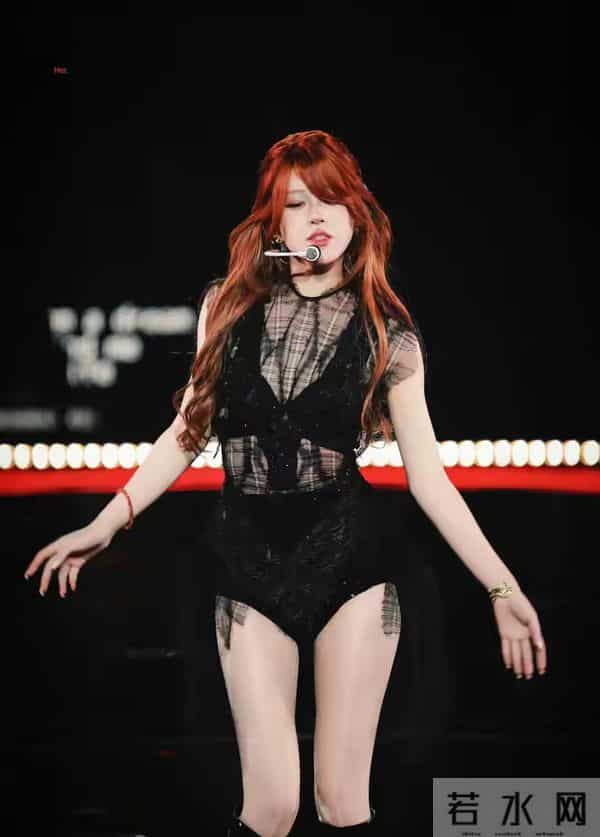 赵露思,半透性感穿搭,黑色蕾丝十分诱人,超短裤漏出美腿!