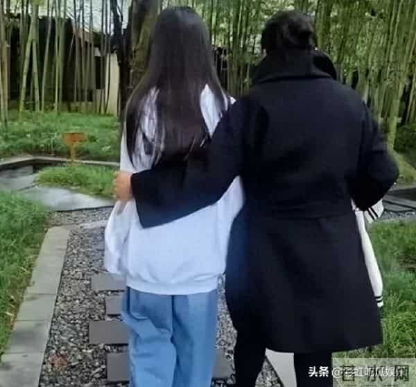 小玥儿身高快超张兰，马筱梅挺孕肚打卡鲜鱼馆，是教科书级别后妈