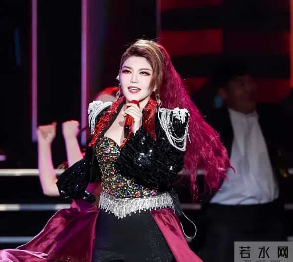 “躲汉子”乌兰图雅:从央视力捧到网友群嘲,42岁再陷陷桃色新闻