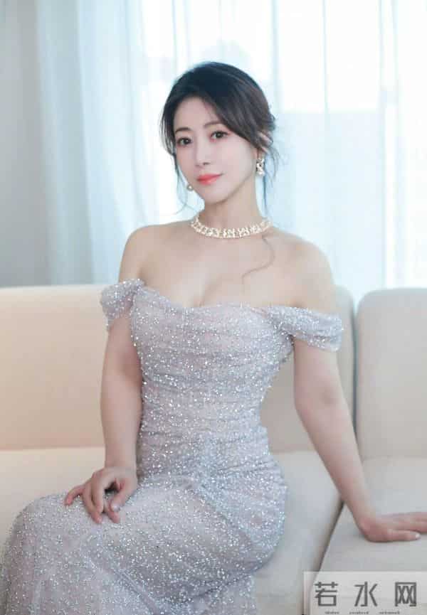 陈紫函亮片裙杀疯了！这颜值这身材，简直是行走的画报！