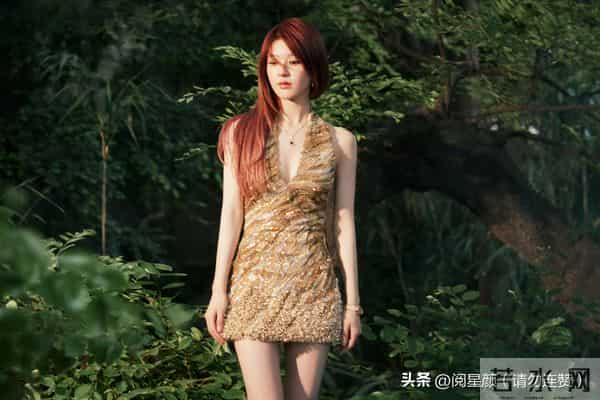 赵露思 白瓷肌肤太亮眼 美的像个洋娃娃精致到头发丝