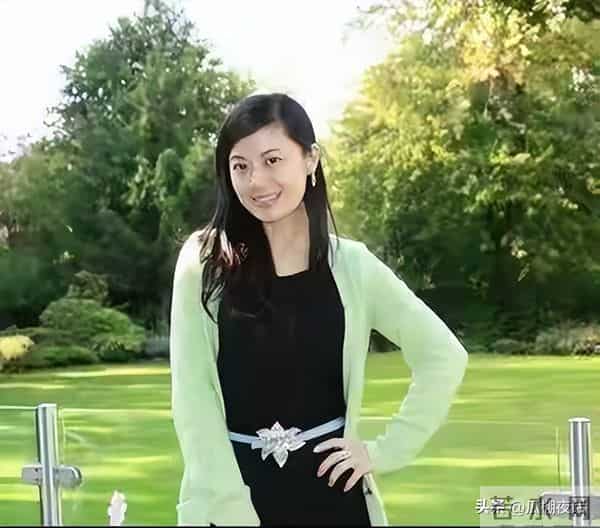 前央视主持人为爱情放弃国籍,走投无路回国,如今她过的怎样了