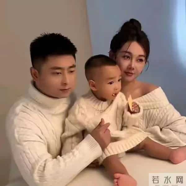 逢思晴与刘程离婚后，做双眼皮变化大，网友称不及以前漂亮了