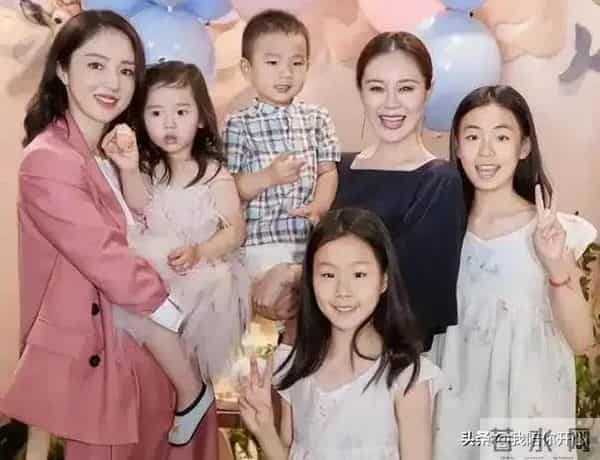 佟大为儿子与董璇女儿同框照曝光!网友:这难道是所谓的青梅竹马