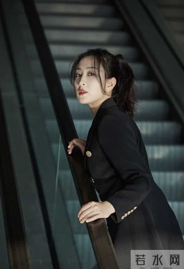 马苏，性感美腿超短裙