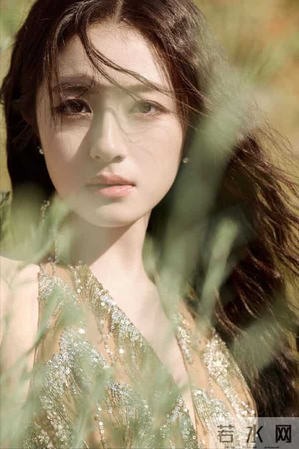 李兰迪,长开了,也长大了