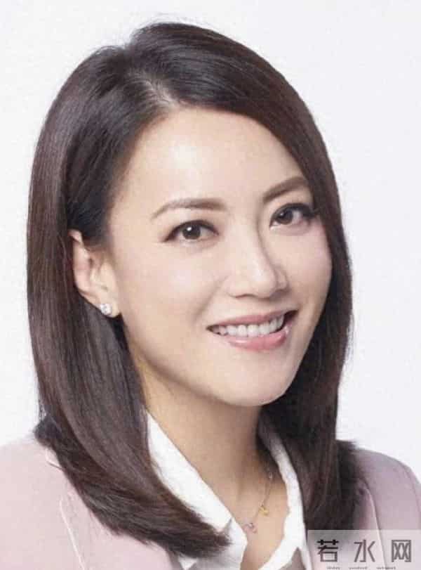 郑希怡抱怨在英皇当艺人不让吃饭，霍汶希回应有点扎心