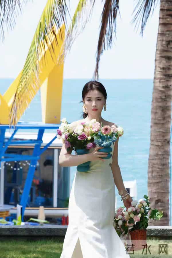 刘涛海滩靓丽风情