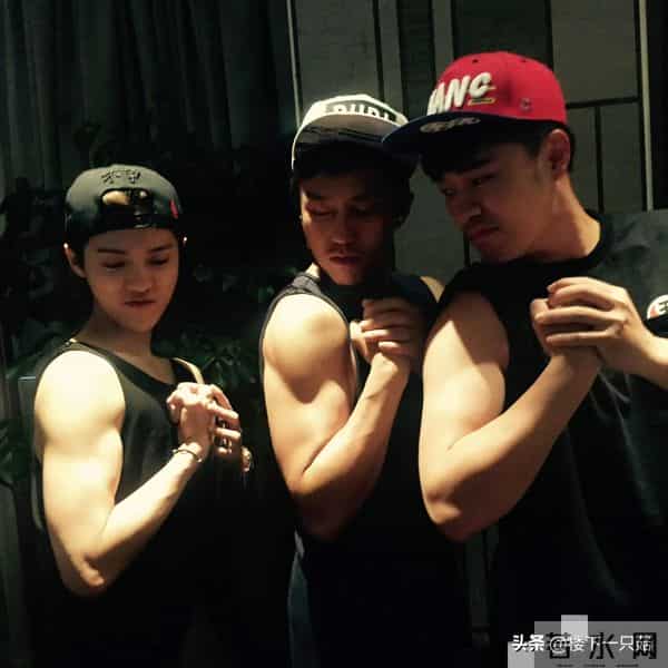 陈赫生日照凹造型耍帅 邓超喊话40岁了稳重点 鹿晗让他少吃小龙虾