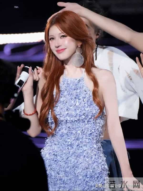 赵露思生日会现场化身顶级魅魔|蕾丝透视装+超短热裤