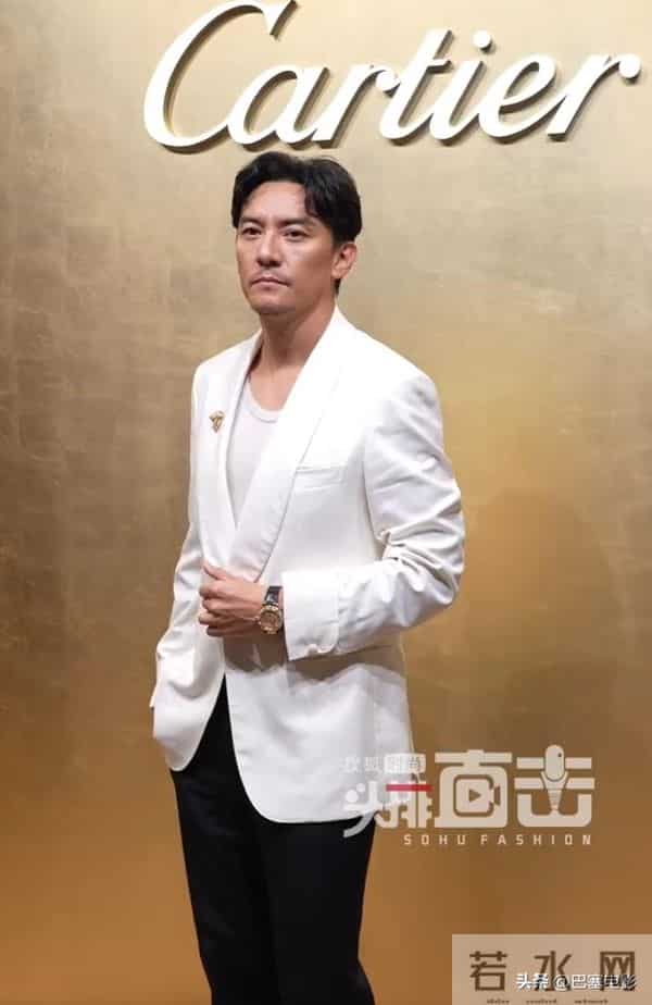 北京这一夜，巩俐雍容华贵，那英变得好时髦，郭晶晶低调地赢了