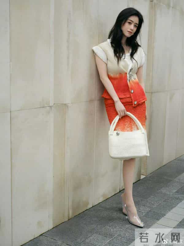 蒋欣的肉色丝袜透明高跟鞋包臀裙真的温柔至极!