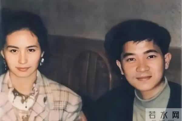 何超琼接32棒火炬,是因为陈百强去世32周年吗,两人虐恋四阶段