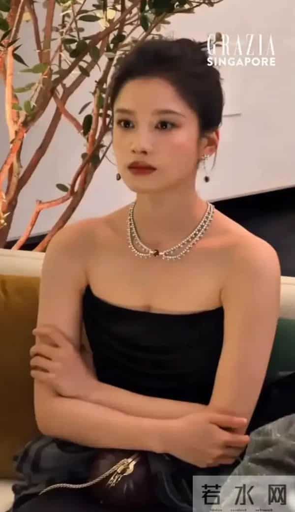 这一夜，巩俐头发白了，朱珠和卡地亚高层跳舞，郭晶晶盘发贵气