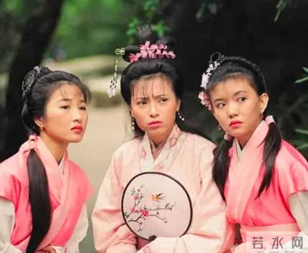 61岁关咏荷罕见露面，赴一场20年之约，状态极佳仍然很漂亮