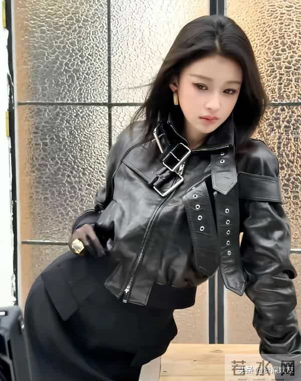 孙怡又飒又时髦的皮衣look 黑丝太顶了