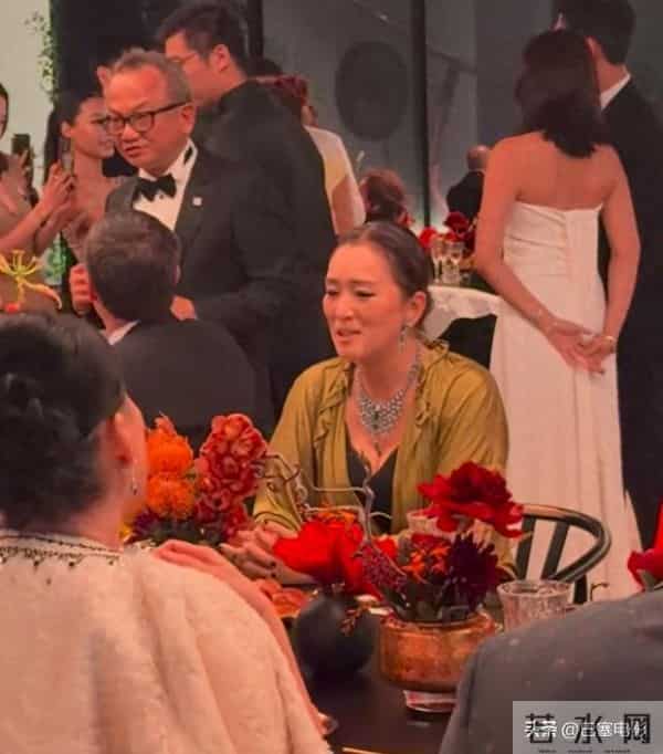 北京这一夜，巩俐雍容华贵，那英变得好时髦，郭晶晶低调地赢了