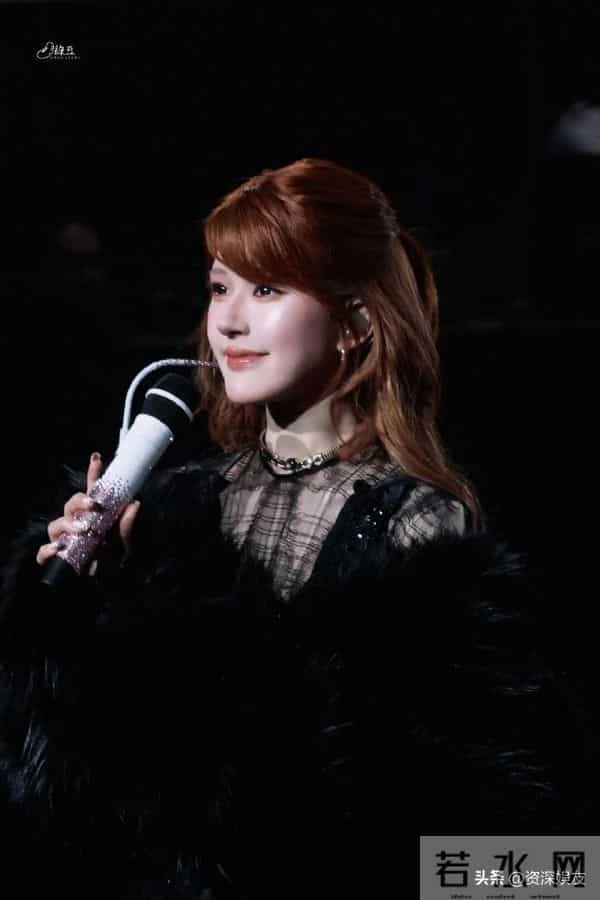 赵露思 生日演唱会现场 妆造台风都好顶级