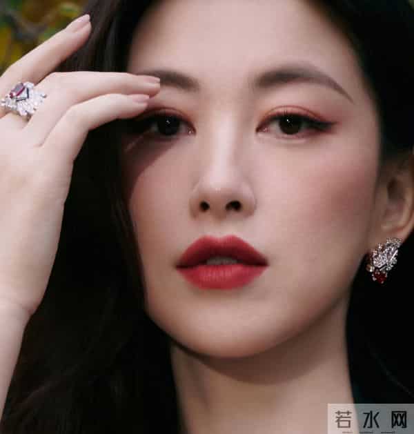 朱珠分享最新美照