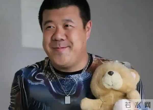 秦卫东：看脸一米六实际有一米九二，喝酒喝到脱相