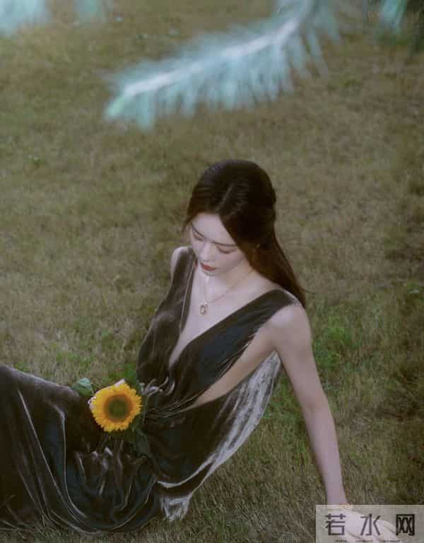 蔡文静的气质真优雅，知性又温柔，看着就舒服