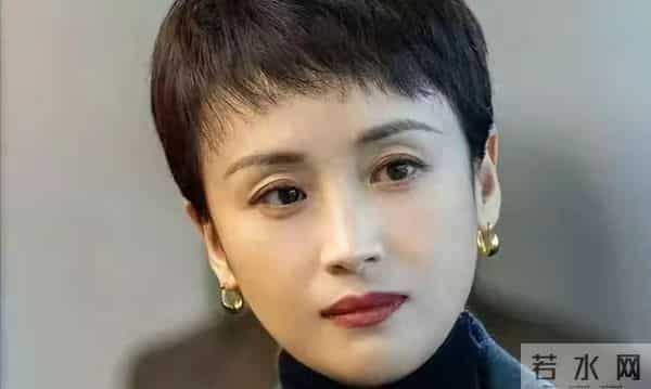 她长得漂亮，名气不大但演技好，出道25年零绯闻，如今依旧美丽！