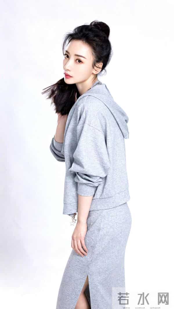 柳岩风格切换太绝了!甜妹辣妹无缝衔接,这穿搭审美我服了